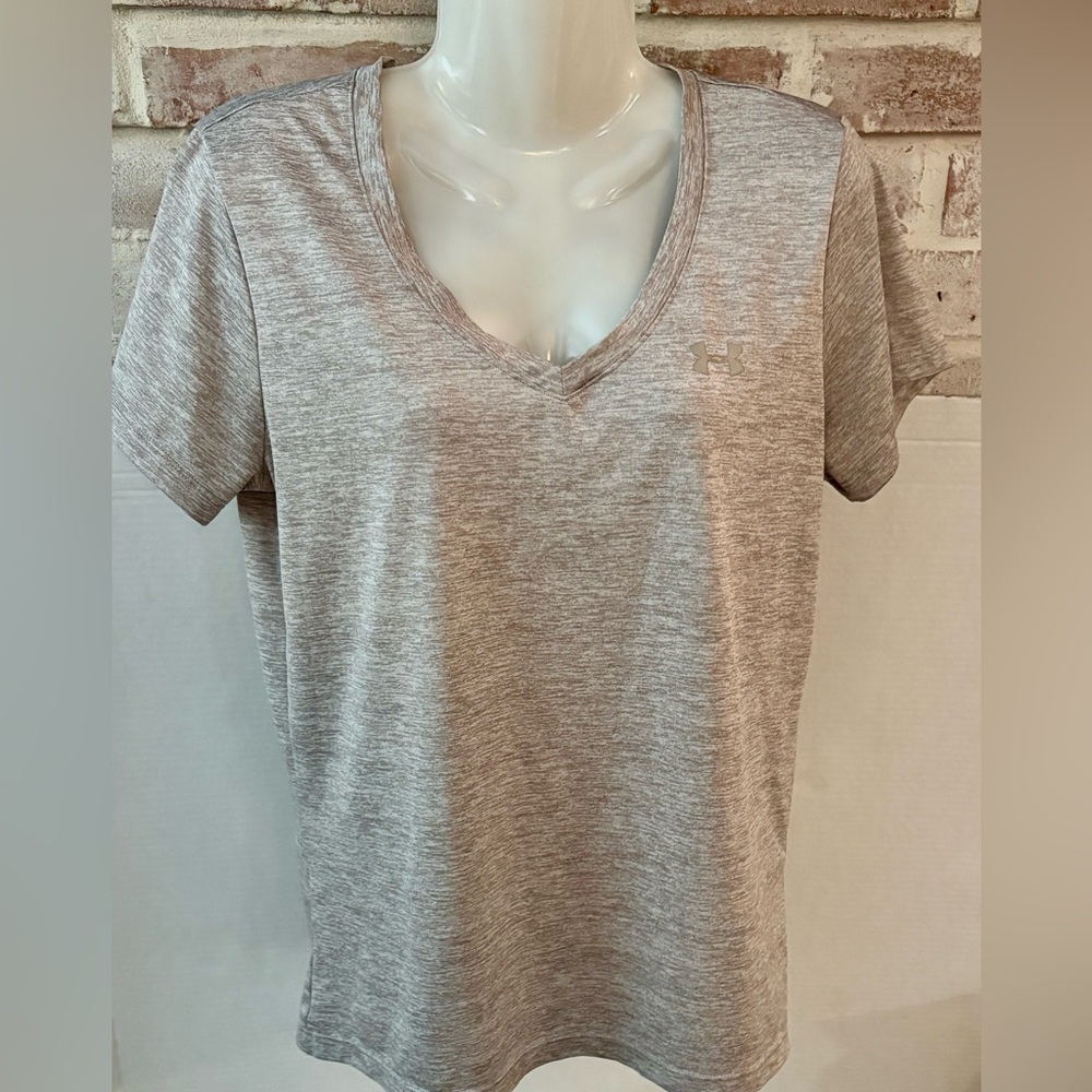 Under Armour Women's Loose Fit Heathered Gray V-Neck Tee - Medium